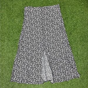 Chic Black and White Floral A-Line Skirt